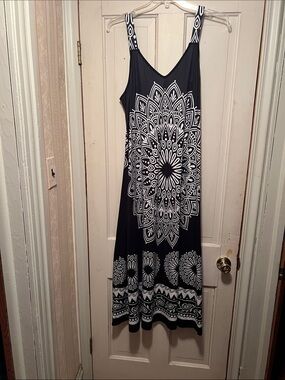 SHEIN Black and White Mandala Print Maxi Dress